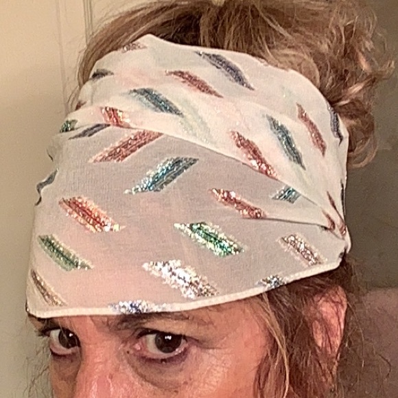 Scarf head wrap bone metallic colorful NWOT red green purple pink Versat… - Picture 4 of 9
